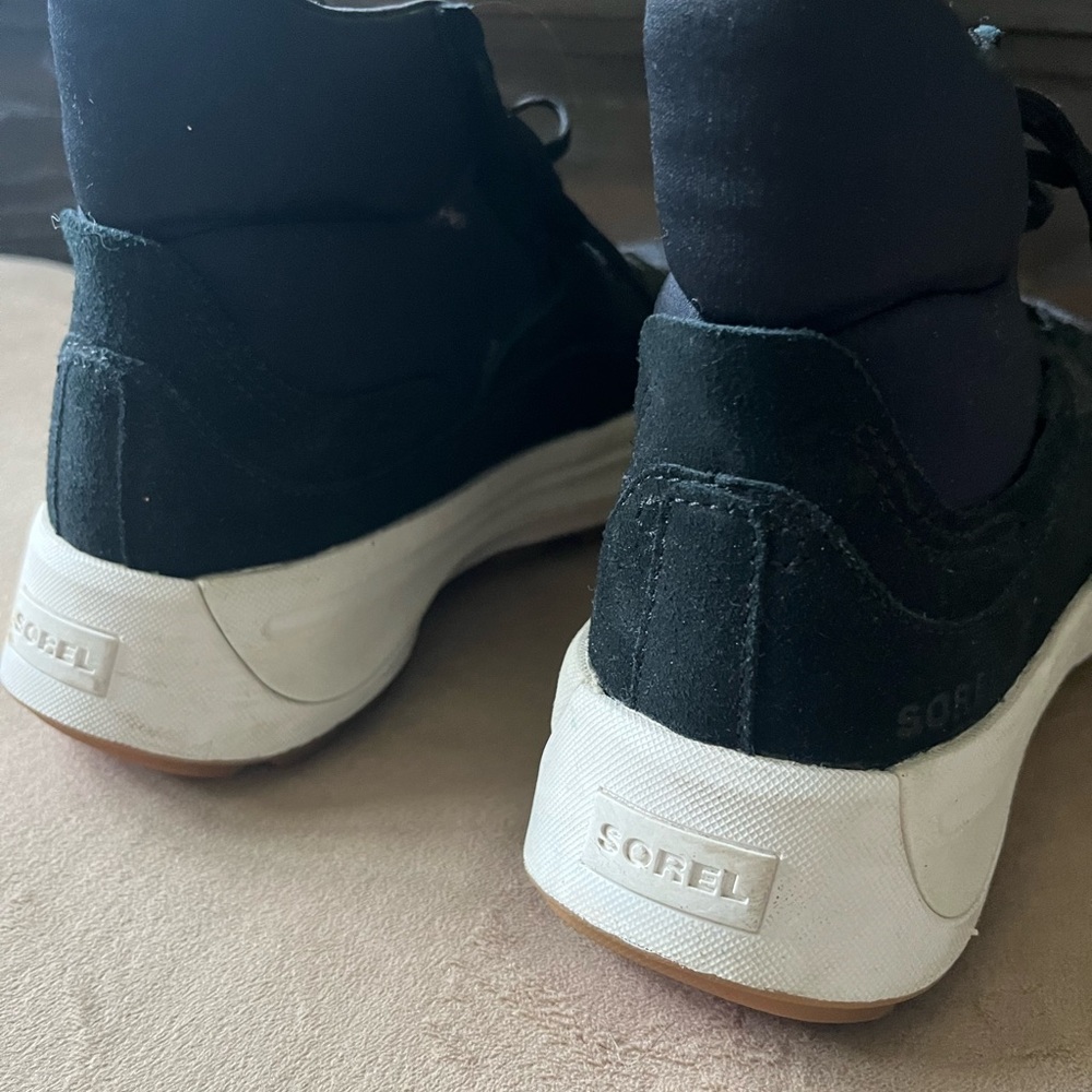 Sorel women’s boots. Worn twice! Very good condition. Smoke free home